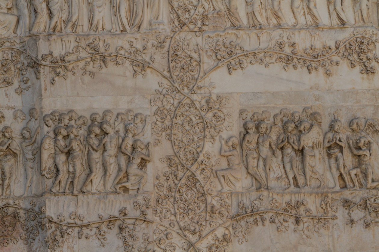 Szenen des Jüngsten Gerichts, Geschichten der Apokalypse, Basreliefs von Lorenzo Maitani und Assistenten, vierte Säule, Fassade des Doms von Orvieto, Umbrien, Italien von Lorenzo Maitani