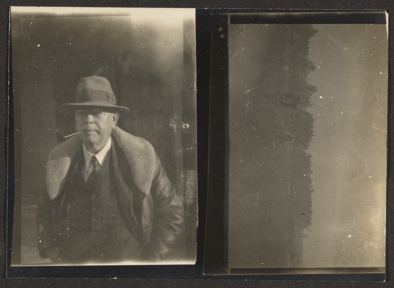 [Fleckenstein und Figuren in der Landschaft, neu fotografiert] von Louis Fleckenstein