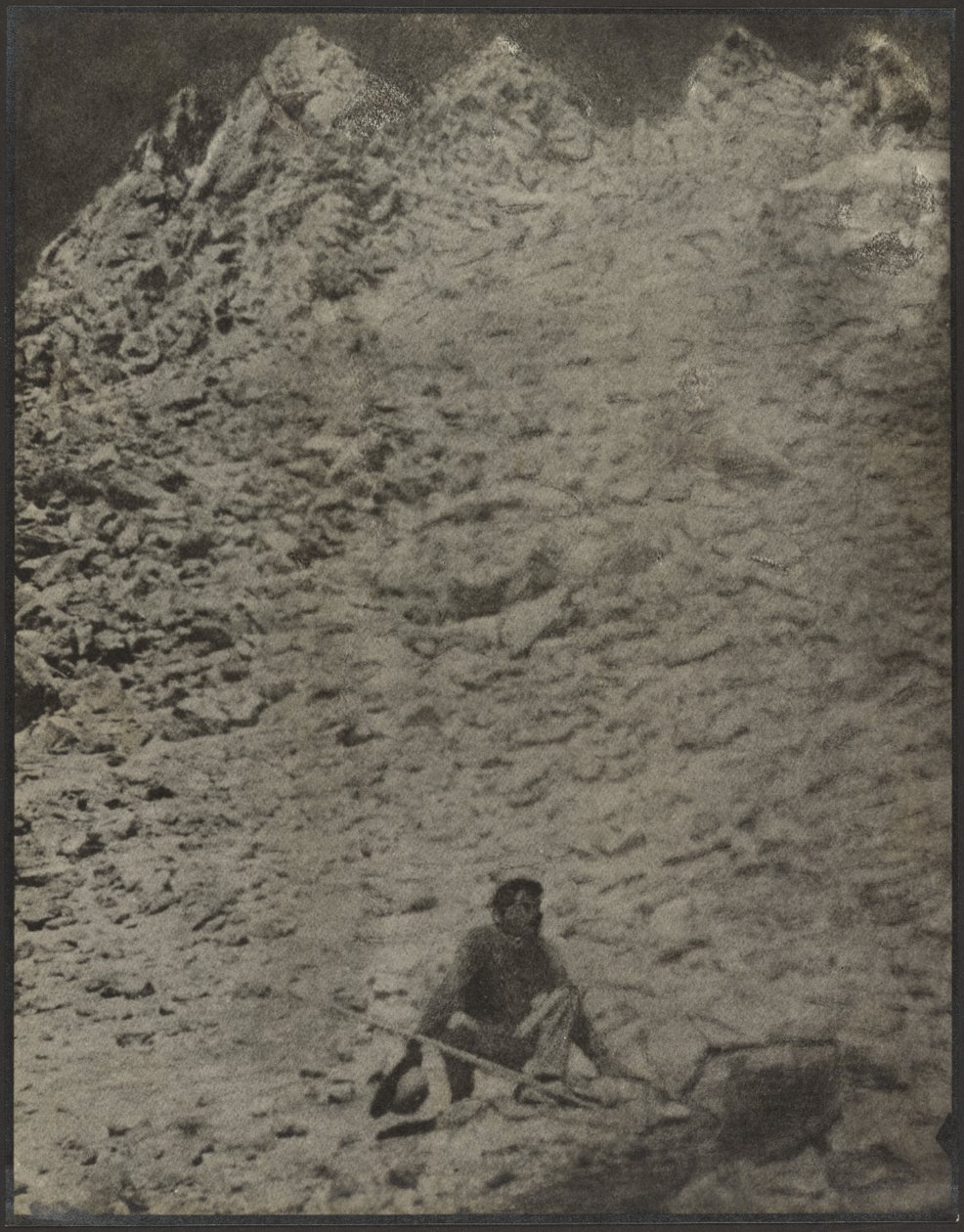 Mann in felsiger Landschaft von Louis Fleckenstein