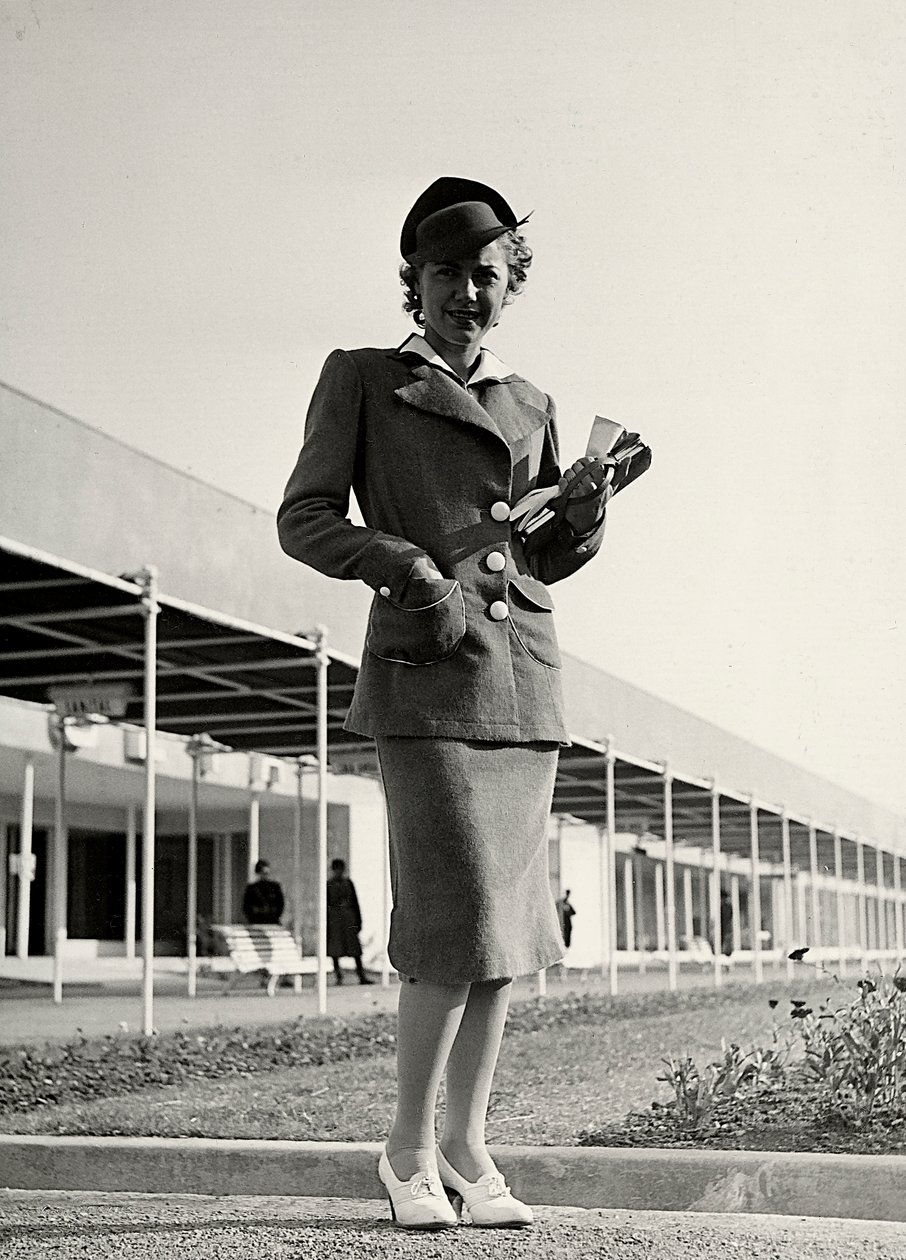 Modell in Anzug des Modehauses "Graldi" von Luis Bogino