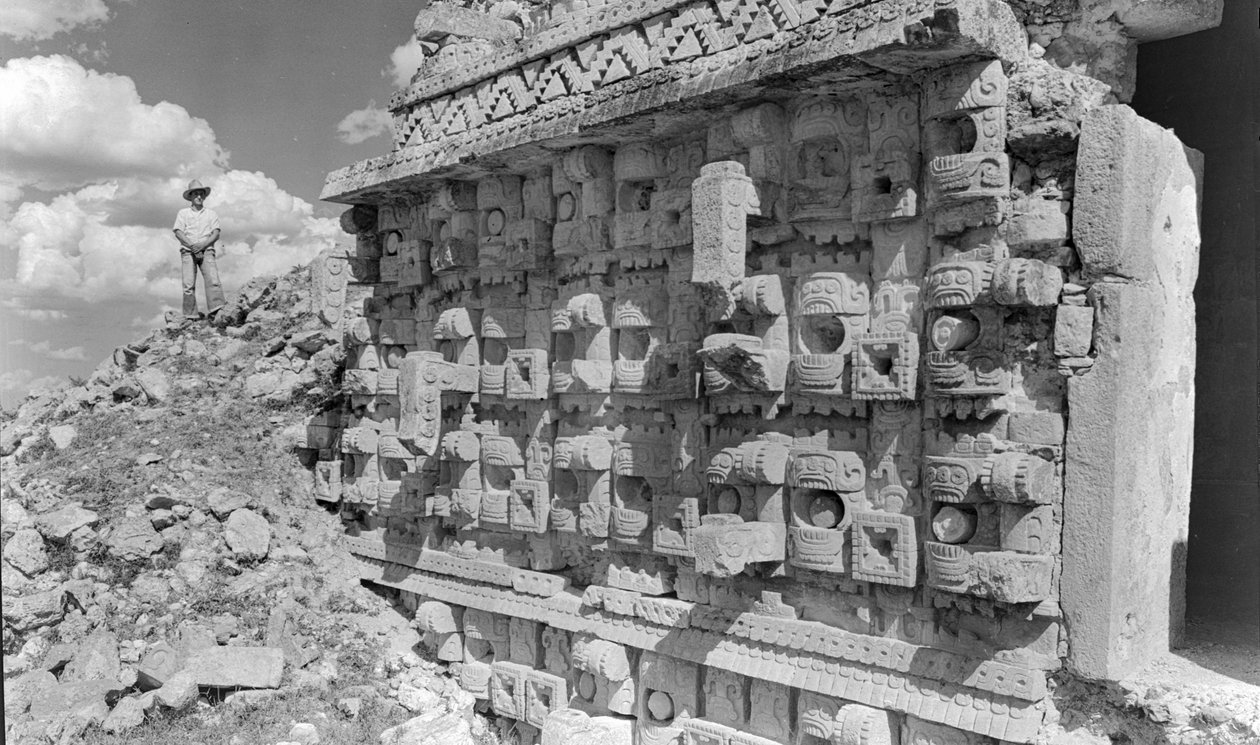 Relief-Schnitzerei an einer Maya-Monumentalruine, Halbinsel Yucatán. (1936) von Luis Marden