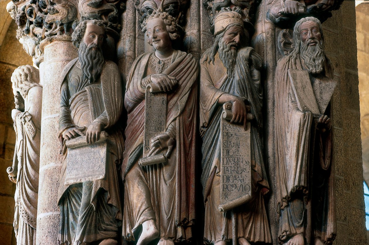 Detail des Portikus der Herrlichkeit: Gruppe von Propheten (von rechts nach links Moses, Jesaja, Daniel und Jeremia). Hergestellt von Meister Mateo (1188) Innenraum der Kathedrale von Santiago de Compostela von Master Mateo