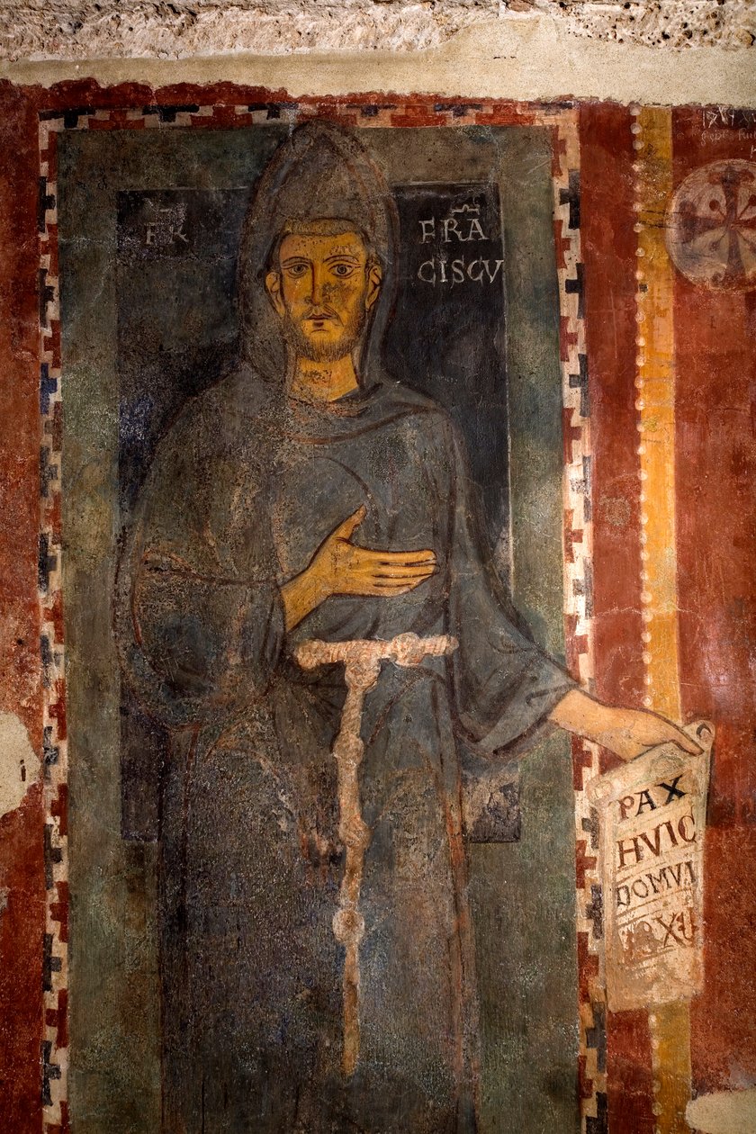 Darstellung des Heiligen Franziskus von Assisi (1181-1226). Dies ist sicherlich die erste Darstellung des Heiligen, die zu Lebzeiten ausgeführt wurde, ohne Stigmata und ohne Heiligenschein. Er hält ein Papier, auf dem in Latein „Pax huic Domui“ (Frieden) g von Master of Saint Francis of Assisi