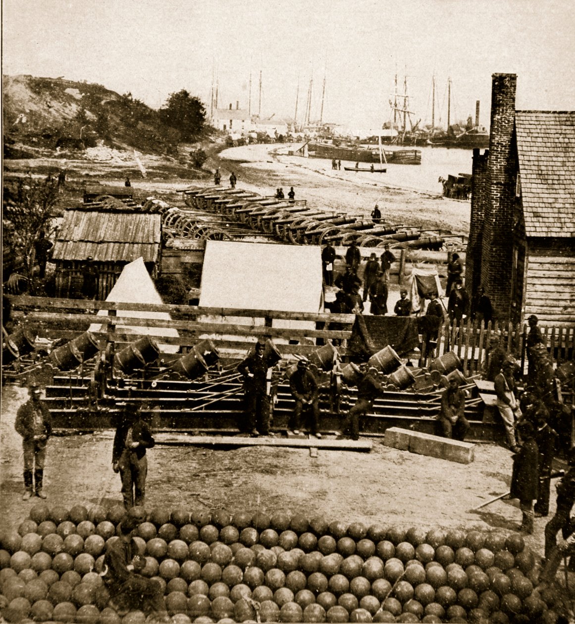 Washington in den 1860er Jahren - Waffenlager in City Point, 1861-65 von Mathew B. Brady
