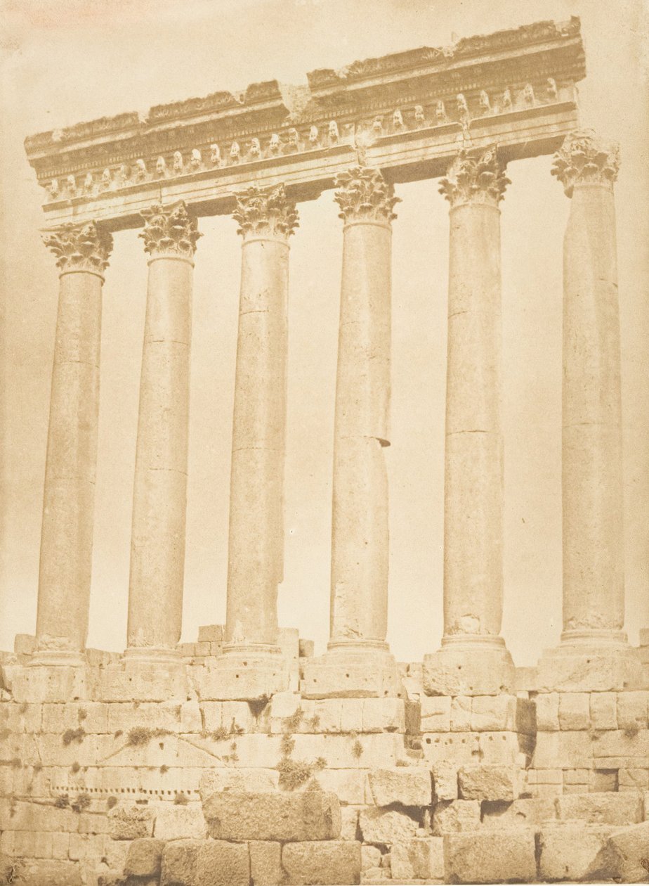 Kolonnade des Sonnentempels, in Baalbek Heliopolis, September 1850 von Maxime Du Camp