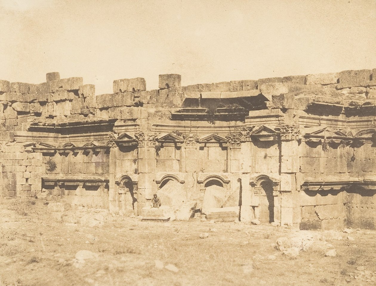 Inneres des Tempelbezirks von Baalbek Heliopolis, 15. September 1850 von Maxime Du Camp