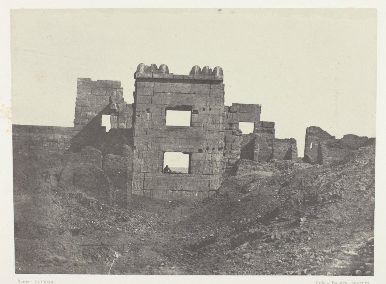 Médinet-Habou, Östliche Fassade des Gynäkeions von Ramses-Miamun; Theben von Maxime Du Camp