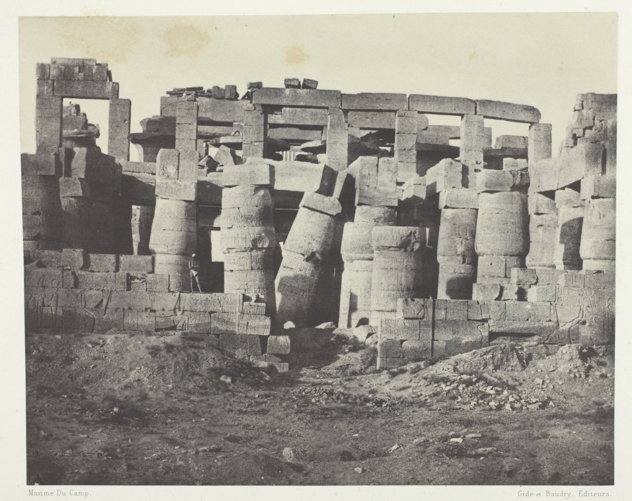 Palais von Karnak, Hypostylhalle von Norden; Theben von Maxime Du Camp