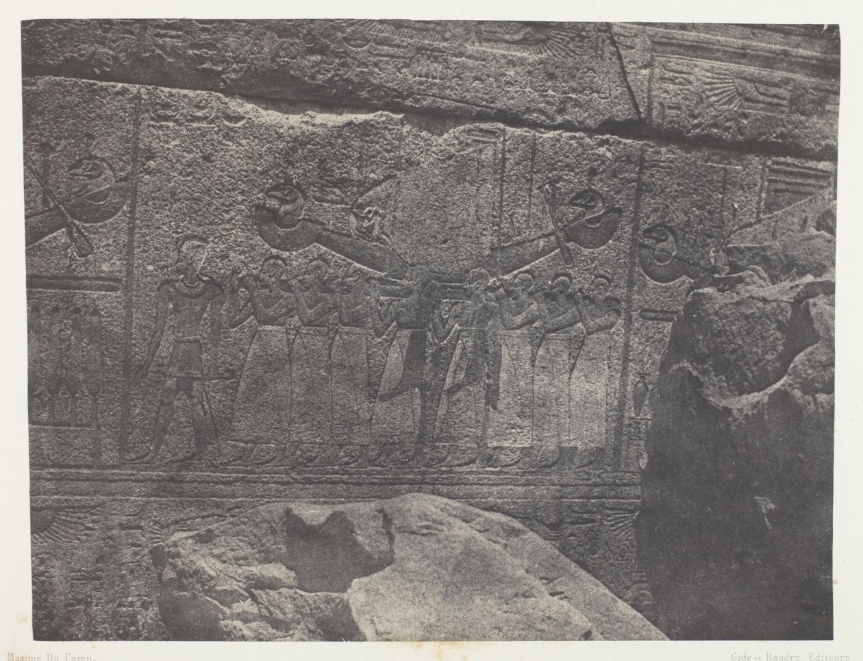 Palais von Karnak, Äußere Skulpturen des Granitheiligtums; Theben von Maxime Du Camp