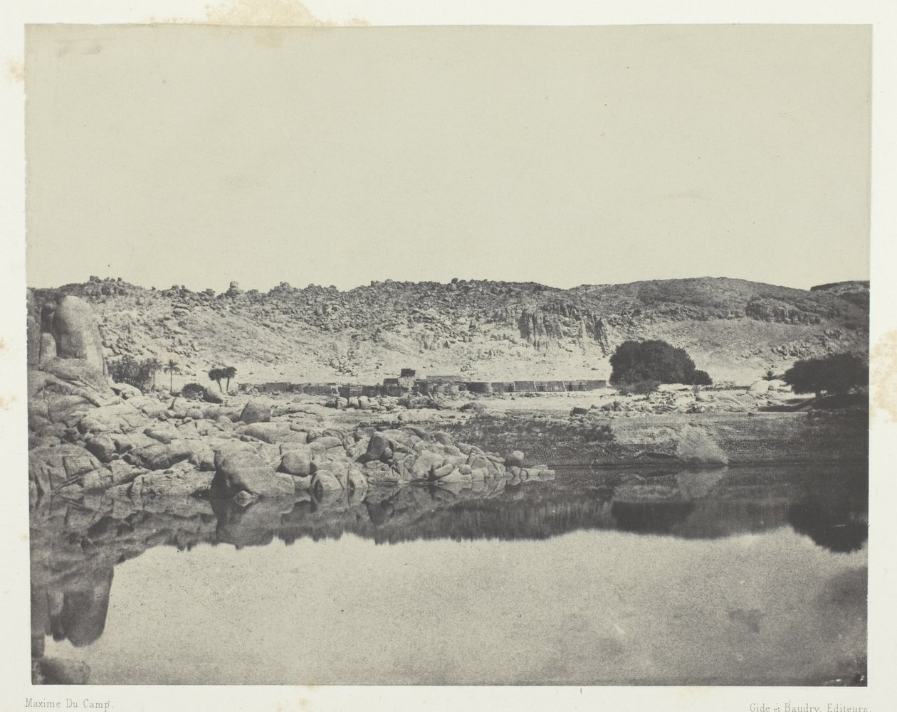 Nördliches Ufer des Nils (Dorf Abou-Koli), Blick nach Norden von Philoe; Nubien, Tafel 84 aus dem Album "Ägypten, Nubien, Palästina und Syrien" (1852) von Maxime Du Camp