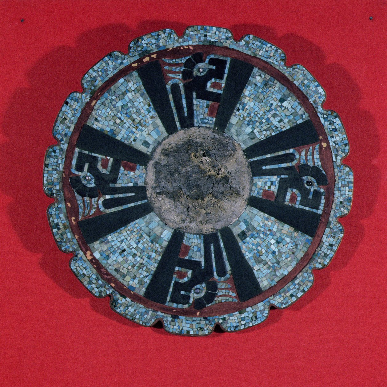 Juwel, das ein Schild darstellt, gefunden im Cenote von Chichen Itza, Yucatan, Mexiko, Frühe Postklassische Periode (900-1000 n. Chr.) von Mayan