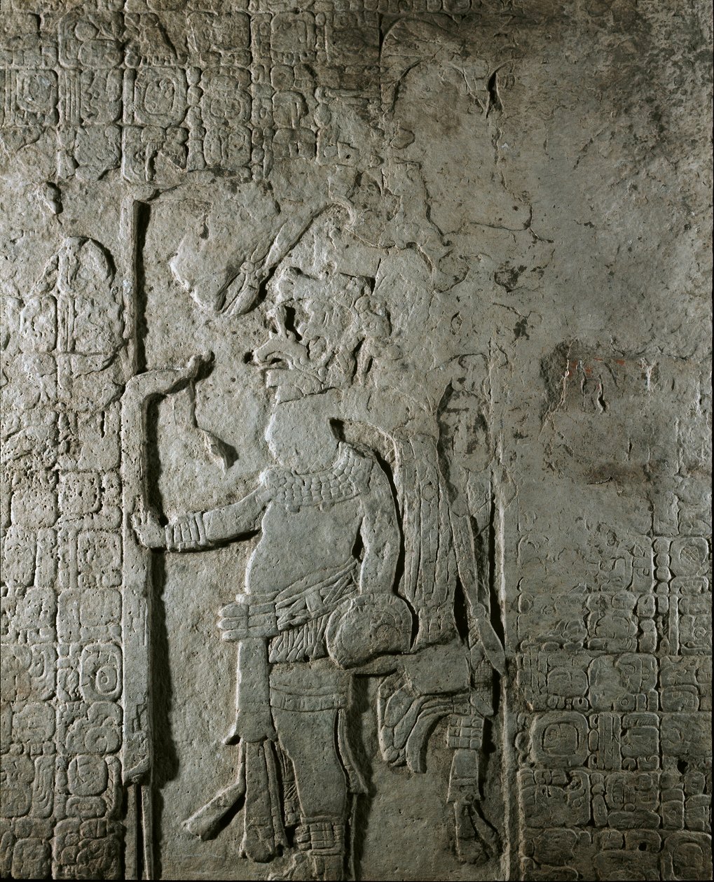 Maya-Kunst: Tafel Nr. 1 von der Maya-Stätte El Cayo (zwischen 600 und 800), die eine Figur umgeben von Inschriften in Hieroglyphen darstellt, die sich auf astronomische Berechnungen beziehen. Private Sammlung von Mayan Mayan