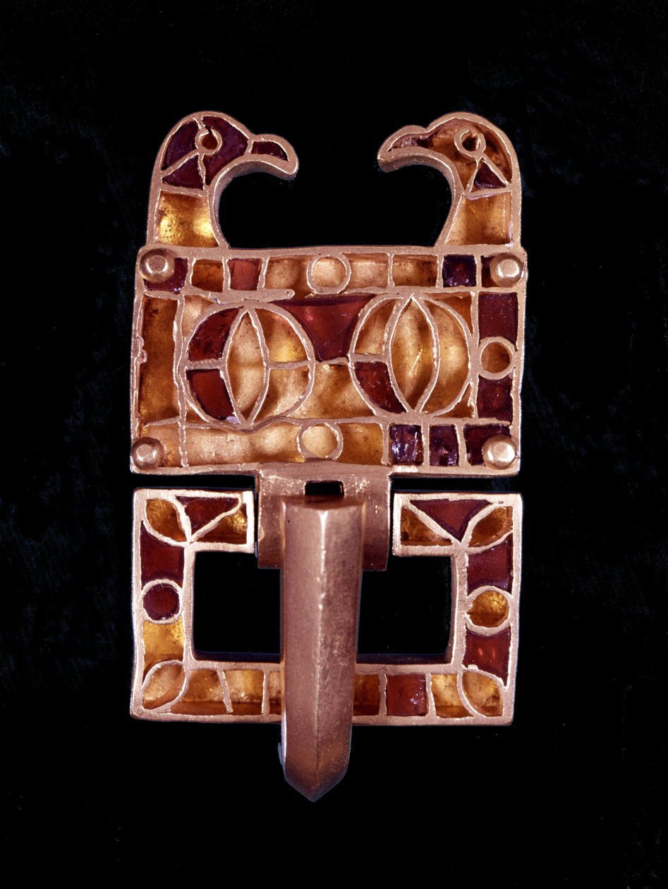 Schmuckstück mit Vogelköpfen (Frankreich) aus dem 6. Jahrhundert. Musée de Saint-Germain-en-Laye von Merovingian Merovingian