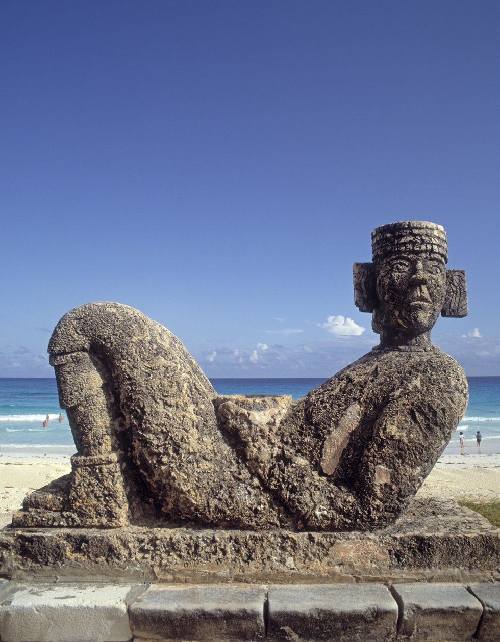 Eine Kopie der Statue von Chac-Mool aus Chichen-Itza, Yucatan, ca. 987-1185 v. Chr. (Kalkstein) von Mexican School
