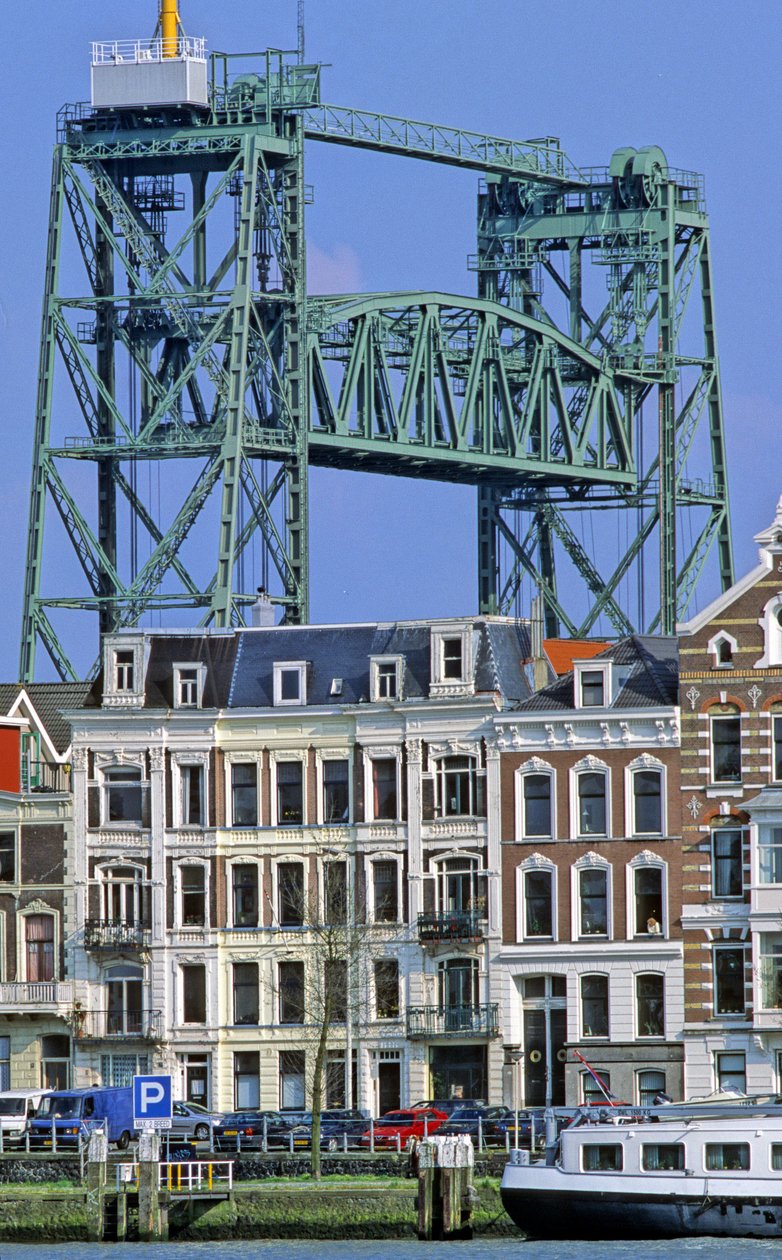 Der Hafen von Rotterdam, Niederlande ist der erste europäische Hafen und liegt an der Mündung von Maas und Rhein. von Michel Denance