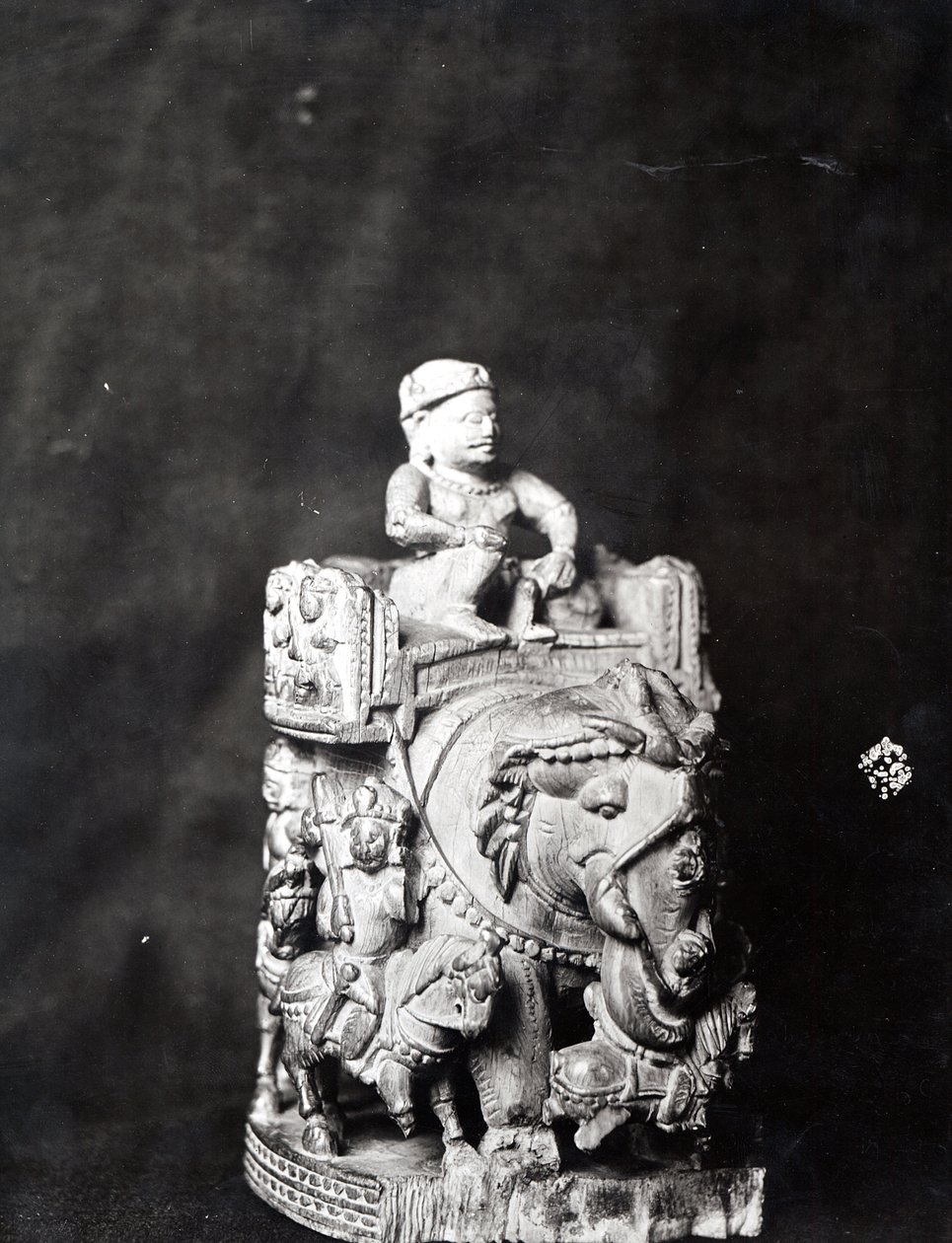 Elefanten-Schachfigur, lange als Teil des 