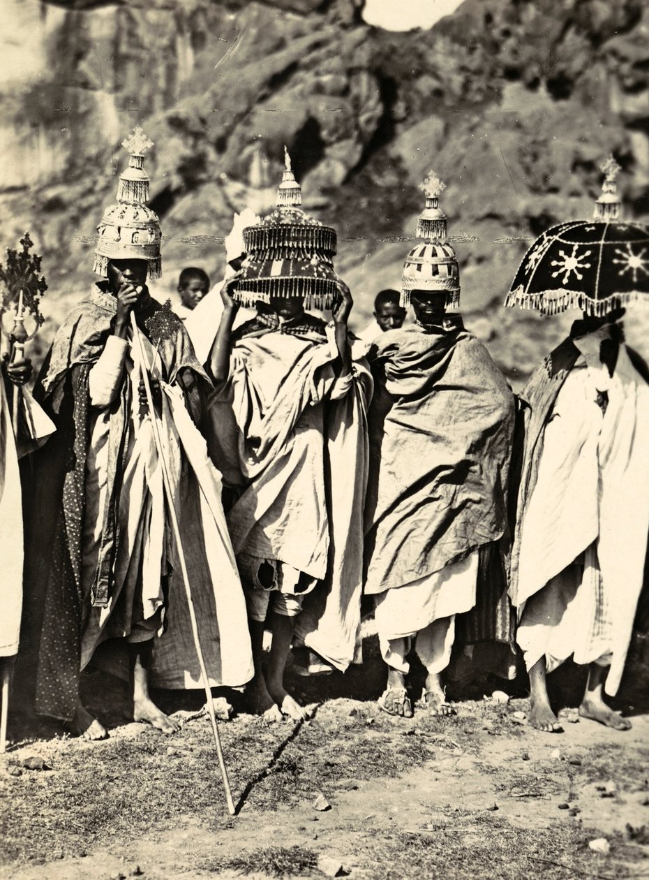 „Ein Imperium aufbauen“ im faschistischen Zeitalter: eine Gruppe abessinischer Priester, 09/05/1936 von Modestino Baldinetti