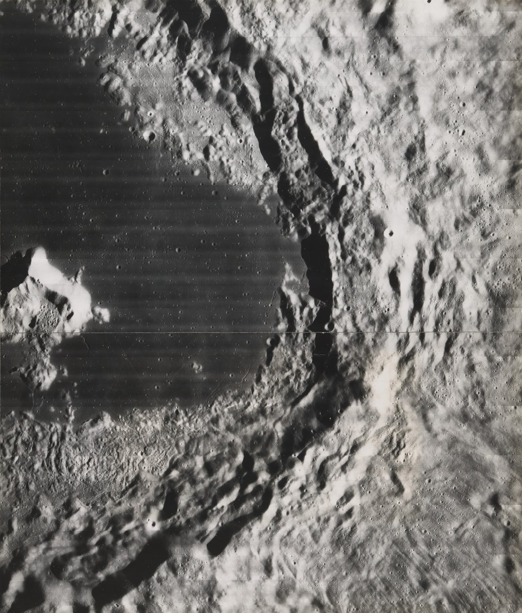 Rückseite des Mondes bei Apolune, 1967 von NASA Images