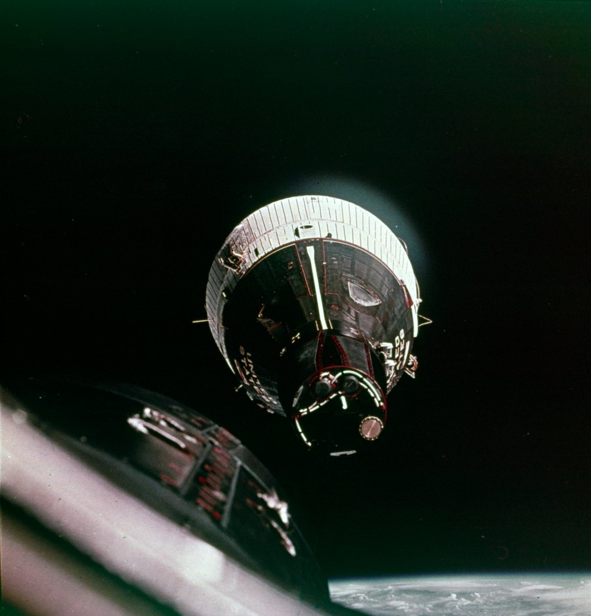 Erstes Rendezvous im Weltraum, 15. Dezember 1965 von NASA Images