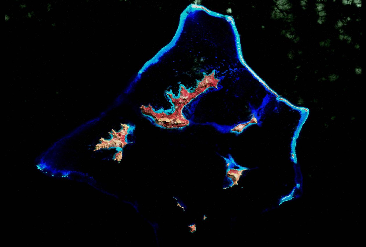 Korallenriff, fotografiert vom Landsat 7 Satelliten der NASA. Wissenschaft Geologie Ozeanographie von National Aeronautics and Space Administration National Aeronautics and Space Administration