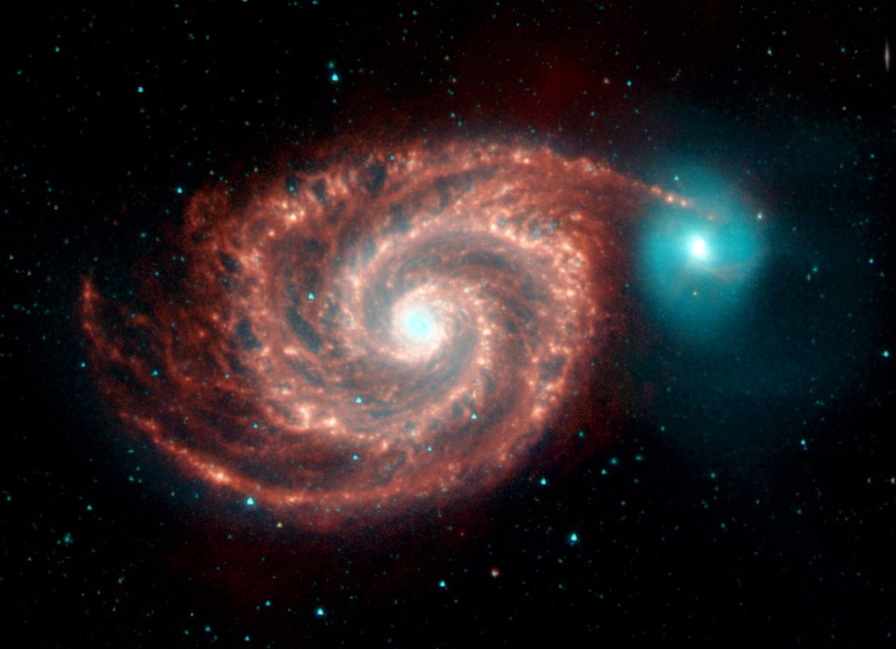 Spitzer-Weltraumteleskop-Infrarotbild der Whirlpool-Galaxie. Seltsame Strukturen überbrücken Lücken zwischen staubreichen Spiralarmen und zeigen den Staub, das Gas und die Sternpopulationen in der hellen Spiralgalaxie. NASA. von National Aeronautics and Space Administration National Aeronautics and Space Administration