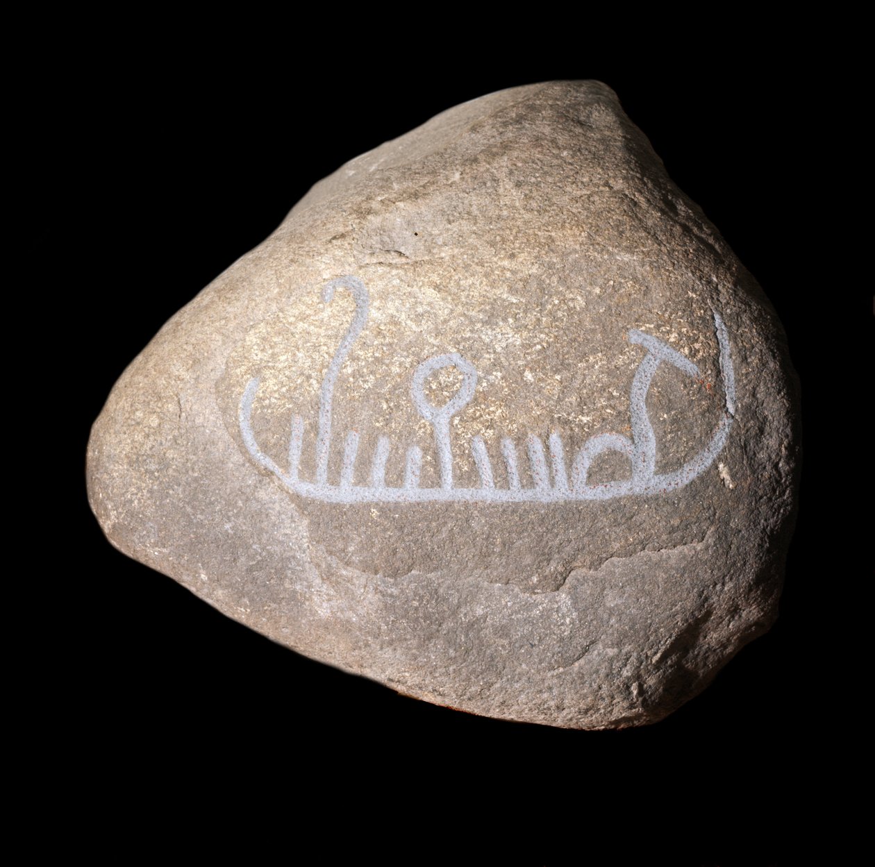 Schwedisches neolithisches Graffiti, das ein Schiff darstellt. Stockholm Historiska Museet Schweden von Neolithic Neolithic