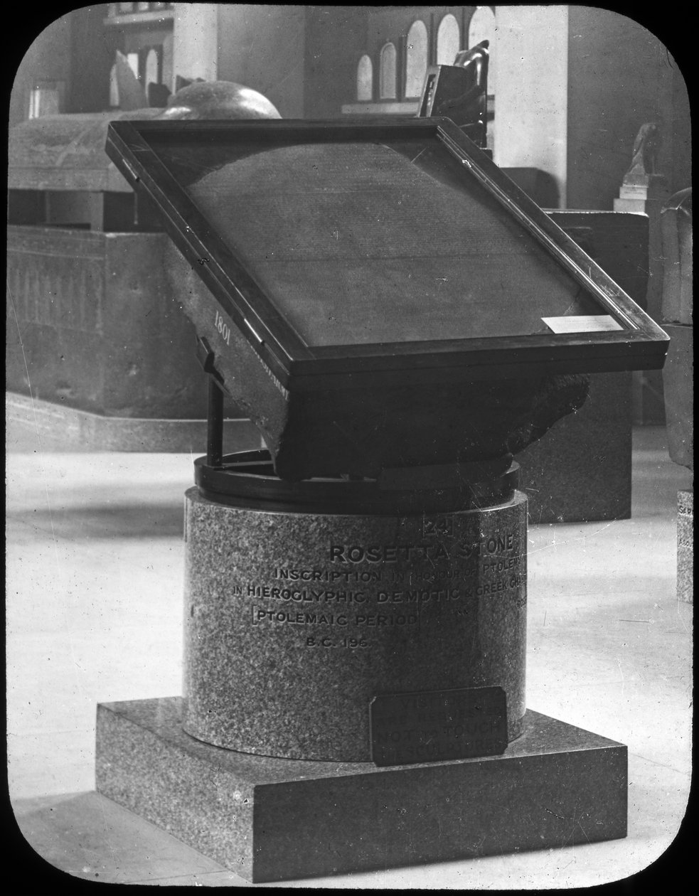 Der Stein von Rosetta, British Museum, London, um 1890 von Newton and Co