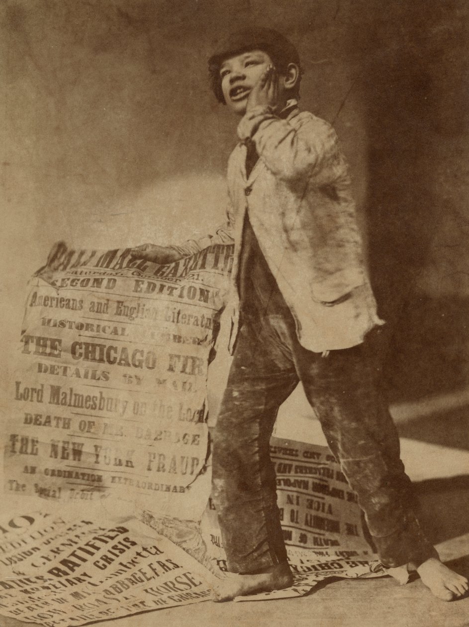 Gestellte Aufnahme eines Zeitungsjungen, der die Nachrichten des Chicago-Feuers von 1871 ausruft, 1871 von Oscar Gustav Rejlander