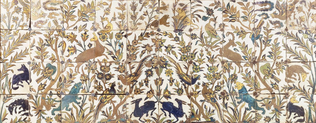 Ein curda seca Fliesenpaneel, bestehend aus vier Reihen von zehn Fliesen, bemalt mit Vegetation, die von Vögeln, Hirschen und Löwen bewohnt wird von Persian School