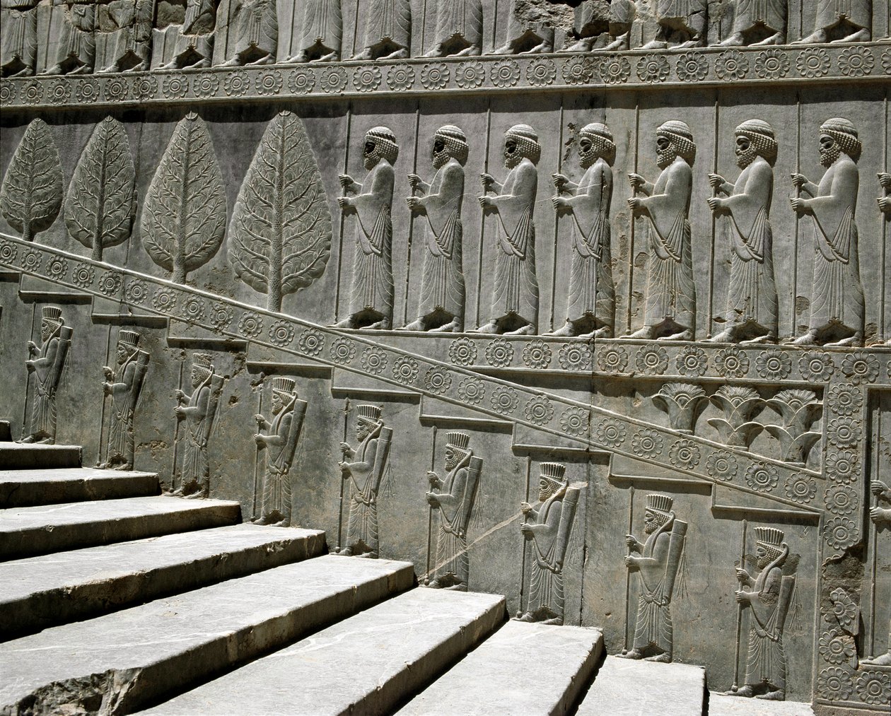 Wachen von Susa und Persien. Reliefs der östlichen Treppe der Apadana, 6. Jahrhundert v. Chr. von Persian School