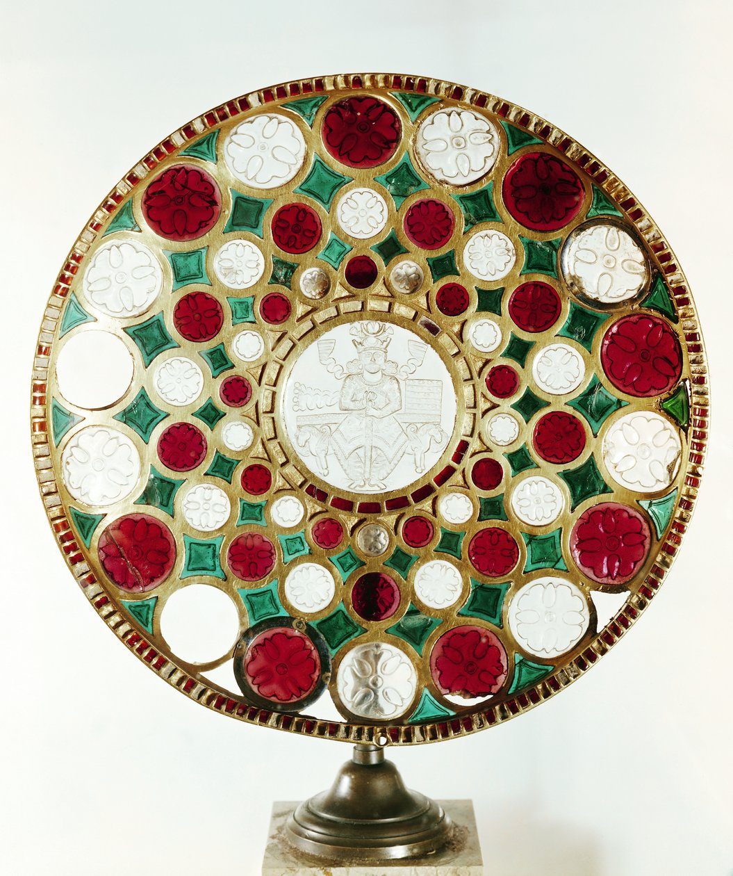 Der Becher Salomos, mit einem Reliefkamee eines Königs, Sassanidenzeit (226-651) (Gold, Bergkristall, Granat und grünes Glas) von Persian School