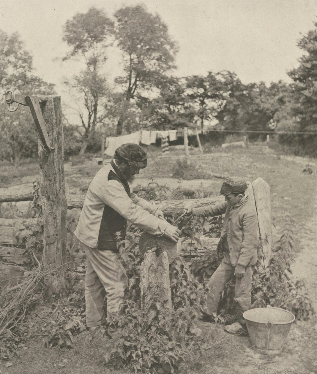 An der Schleifstein--Ein Bauernhof in Suffolk, 1888 von Peter Henry Emerson
