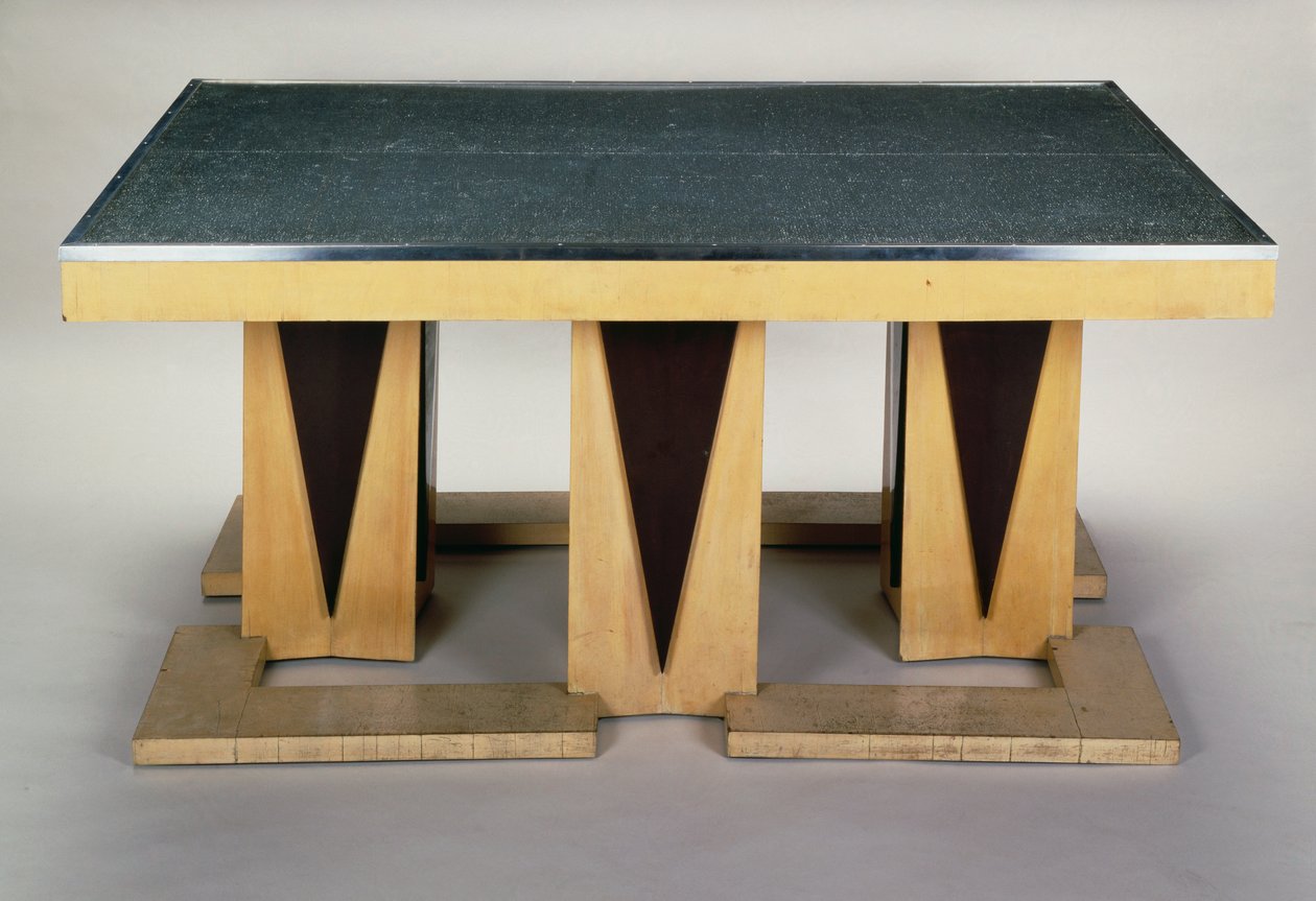 Tisch, von Pierre-Emile Legrain, in dunkel lackiertem Sykomore, Art-Déco-Stil. Frankreich, 20. Jahrhundert. von Pierre E. Legrain