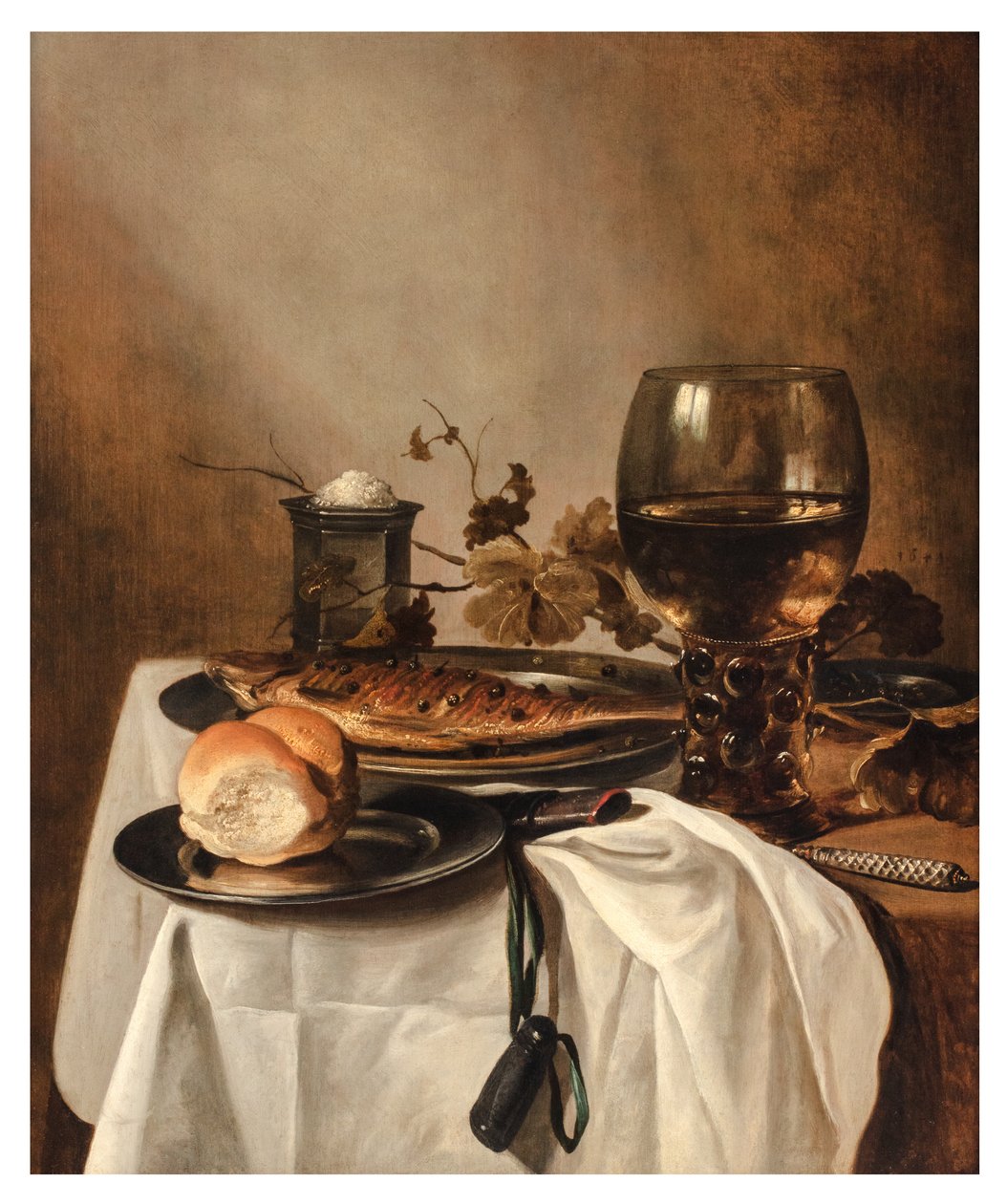 Ein Brötchen, Hering, silberner Salzstreuer, großer Römer und Messer auf einem drapierten Tisch, ca. 1644 von Pieter Claesz