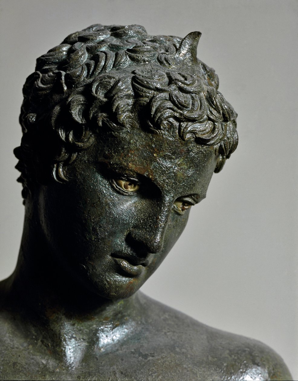 Griechische Kunst: Bronzestatue des „Jünglings von Marathon“ (Ephebe), die Hermes darstellt von Praxiteles