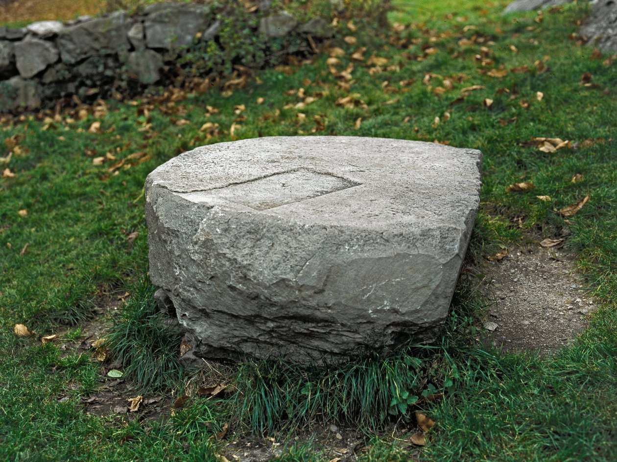 Zivilisation der Camunni, Vorgeschichte: Opferaltar. Zeitraum zwischen dem Neolithikum und der Bronzezeit. Capo di Ponte, Parco nazionale delle incisioni rupestri di Naquane, Valcamonica, Val Camonica, Italien von Prehistoric Prehistoric