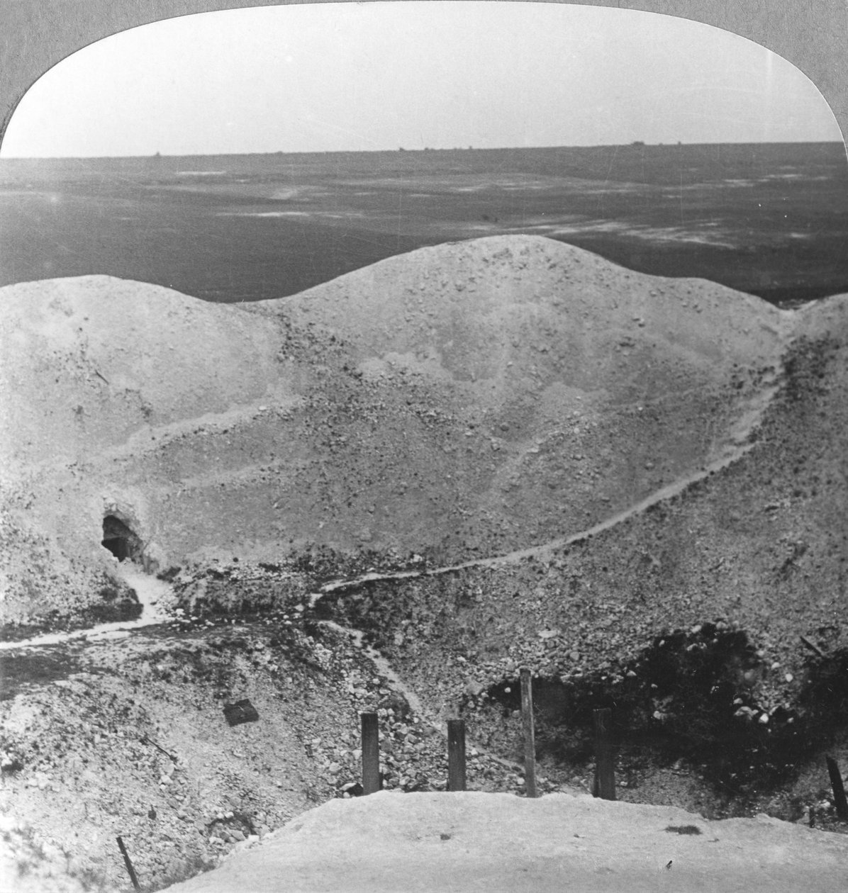 Minenkrater bei La Boiselle, die Somme, Frankreich, Erster Weltkrieg, ca. 1916-ca. 1918 von Realistic Travels Publishers