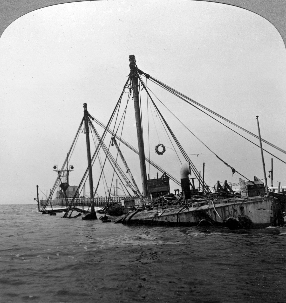 Versenktes Kriegsschiff HMS Vindictive, Ostende, Belgien, Erster Weltkrieg, 1918 von Realistic Travels Publishers