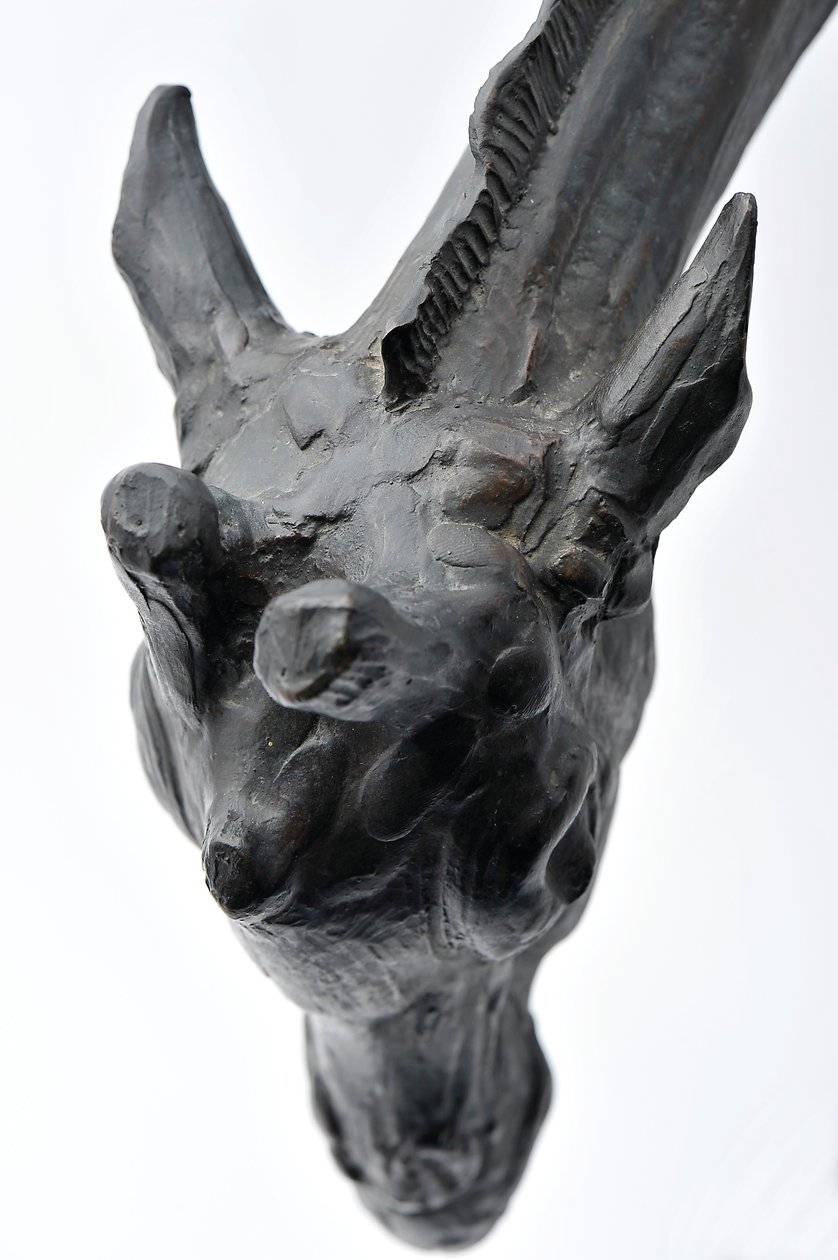 Große Giraffe mit gesenktem Kopf, modelliert 1909-10, gegossen vor 1913 von Rembrandt Bugatti