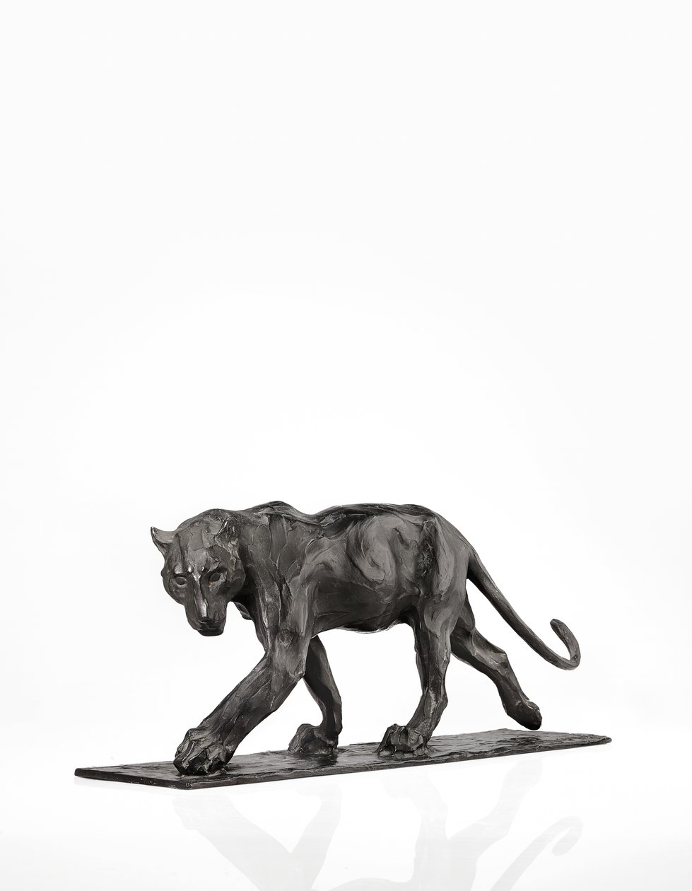 Panther im Gehen, Hinterbein erhoben, ca. 1904 von Rembrandt Bugatti