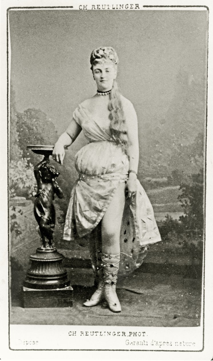 Méry Laurent auf der Bühne, ca. 1888-89 von Reutlinger Studio