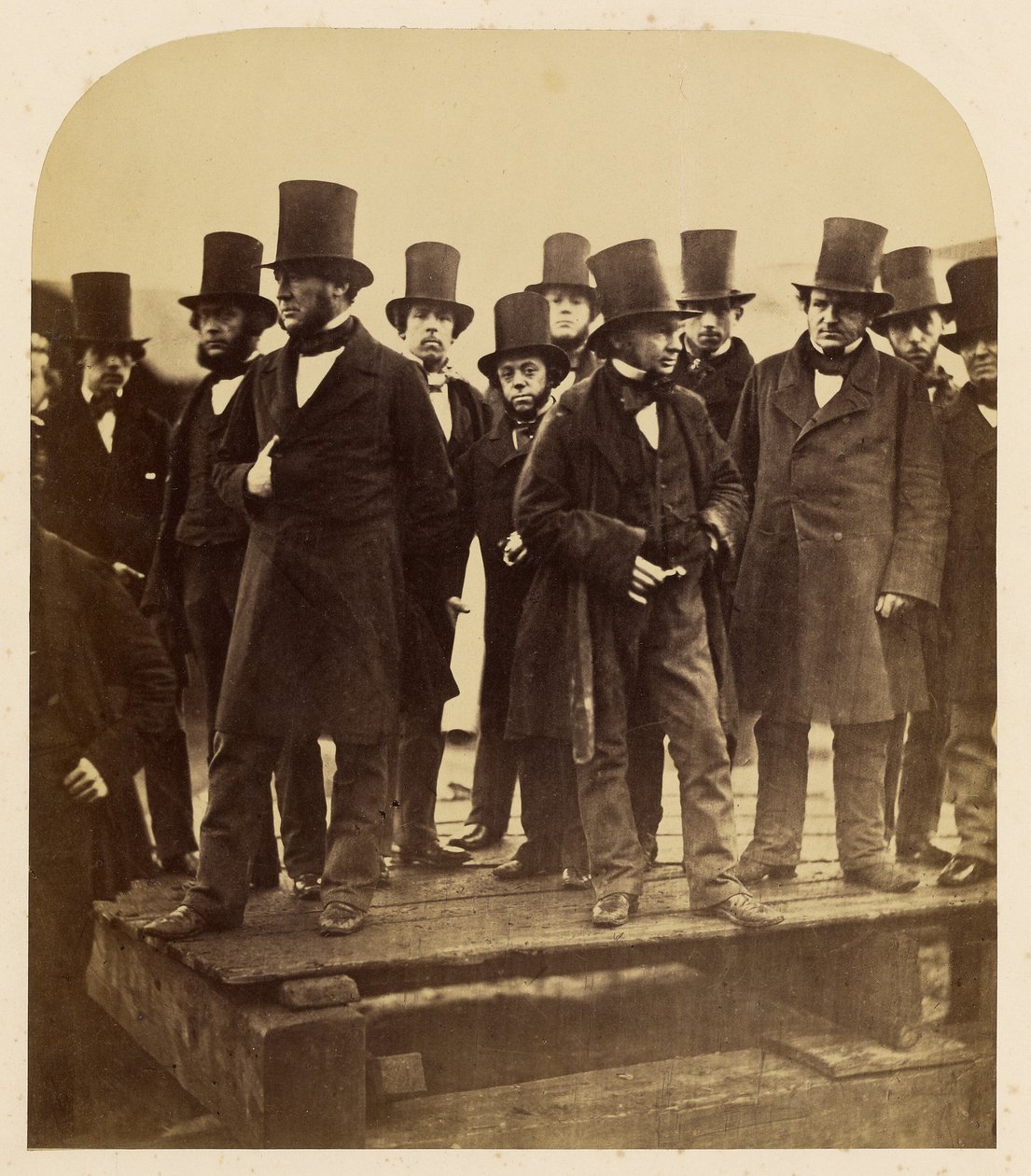 I. K. Brunel und andere beobachten den Stapellaufversuch der „Great Eastern“ von Robert Howlett