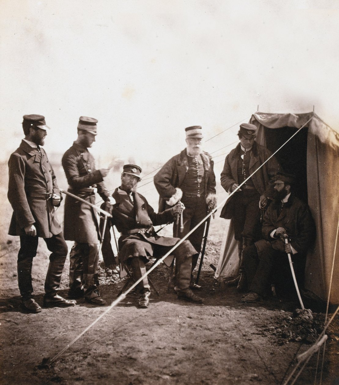 Brigadegeneral Philip Macpherson und Offiziere der 4. Division, aus einem Album mit 52 Fotografien aus dem Krimkrieg, 1855 von Roger Fenton