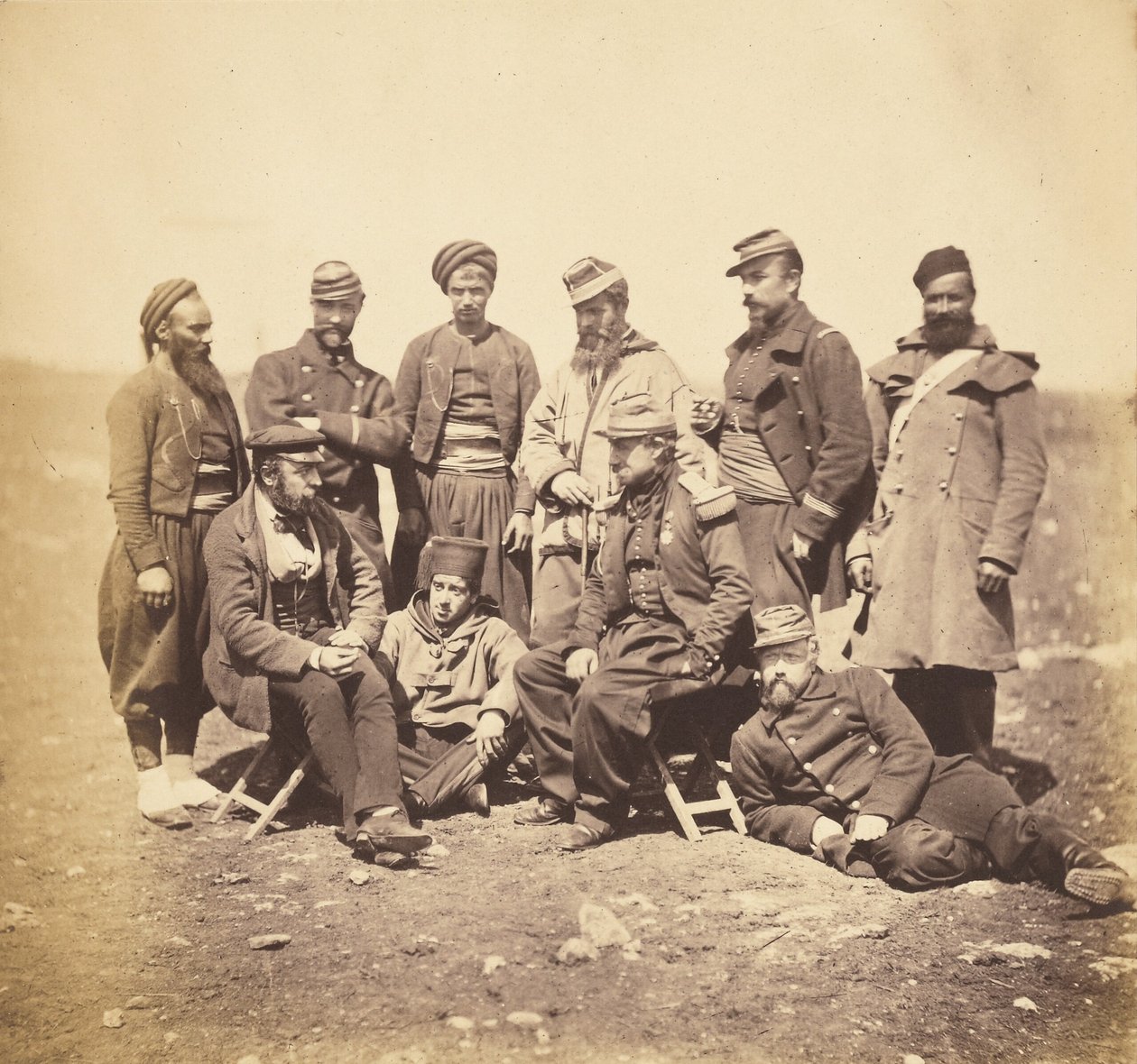 General Cisse & Offiziere & Soldaten der Division von General Bosquet von Roger Fenton