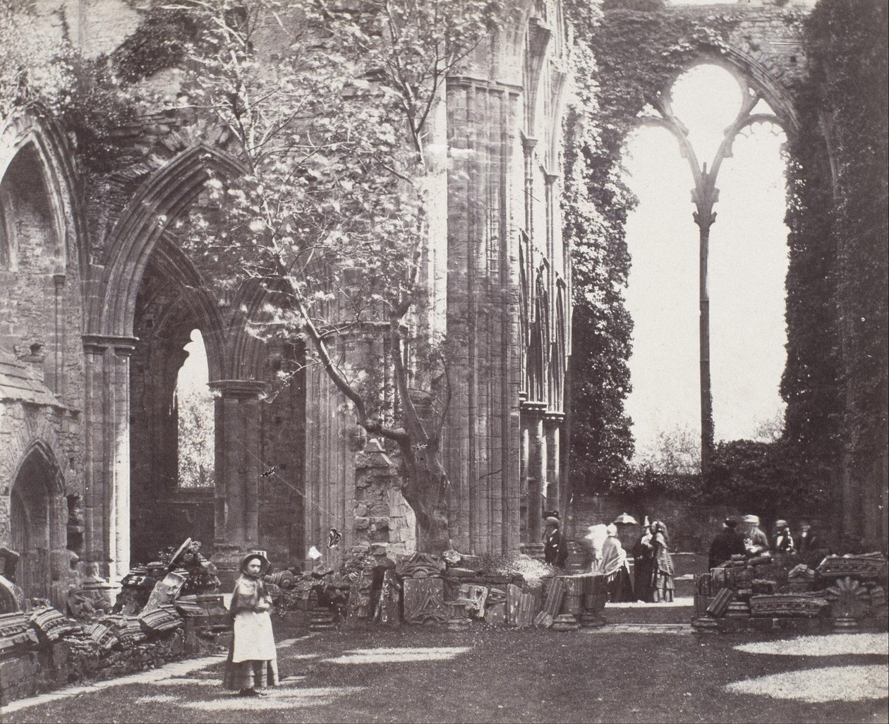 Innenraum: Tintern Abbey von Roger Fenton