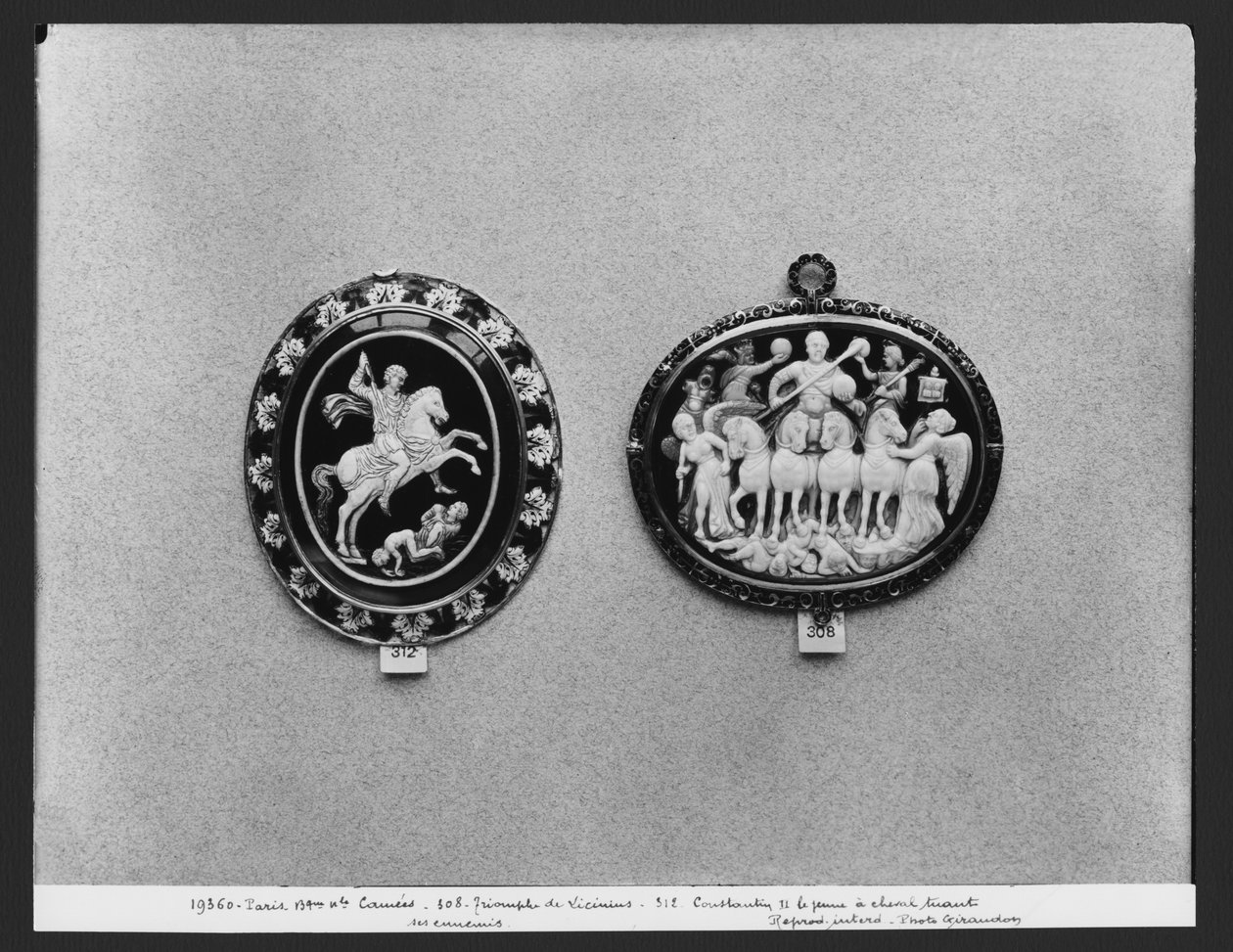 Kameen, die Konstantin II. den Jüngeren zeigen, wie er seine Feinde tötet, und den Triumph von Licinius von Roman
