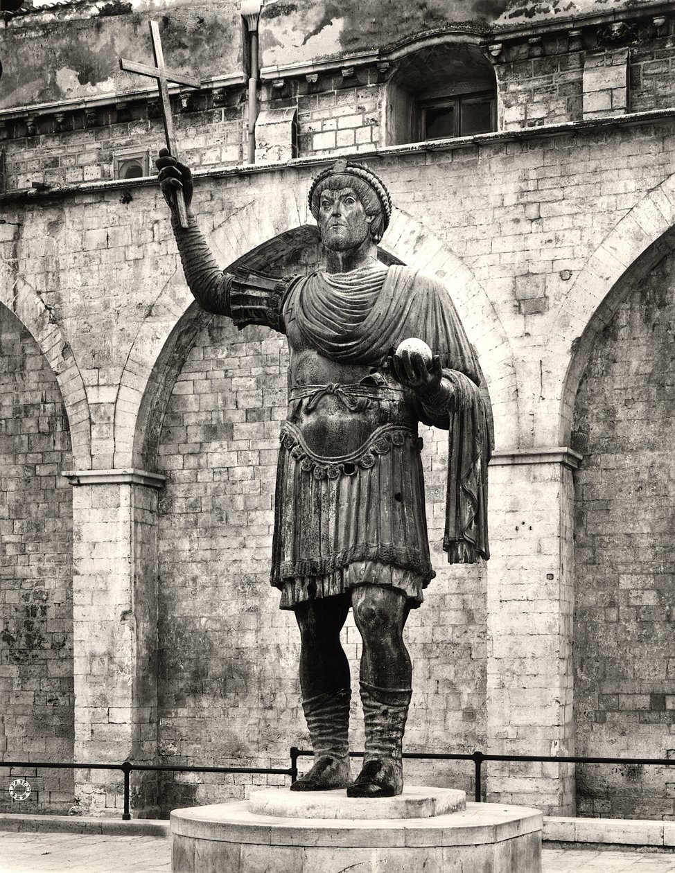 Kolossale Statue möglicherweise von Kaiser Valentinian I. (321-375) genannt 