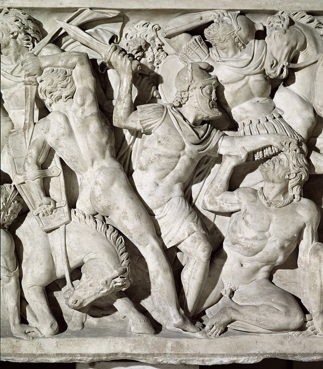 Detail eines Sarkophags, der eine Schlacht zwischen Römern und Galatern darstellt von Roman