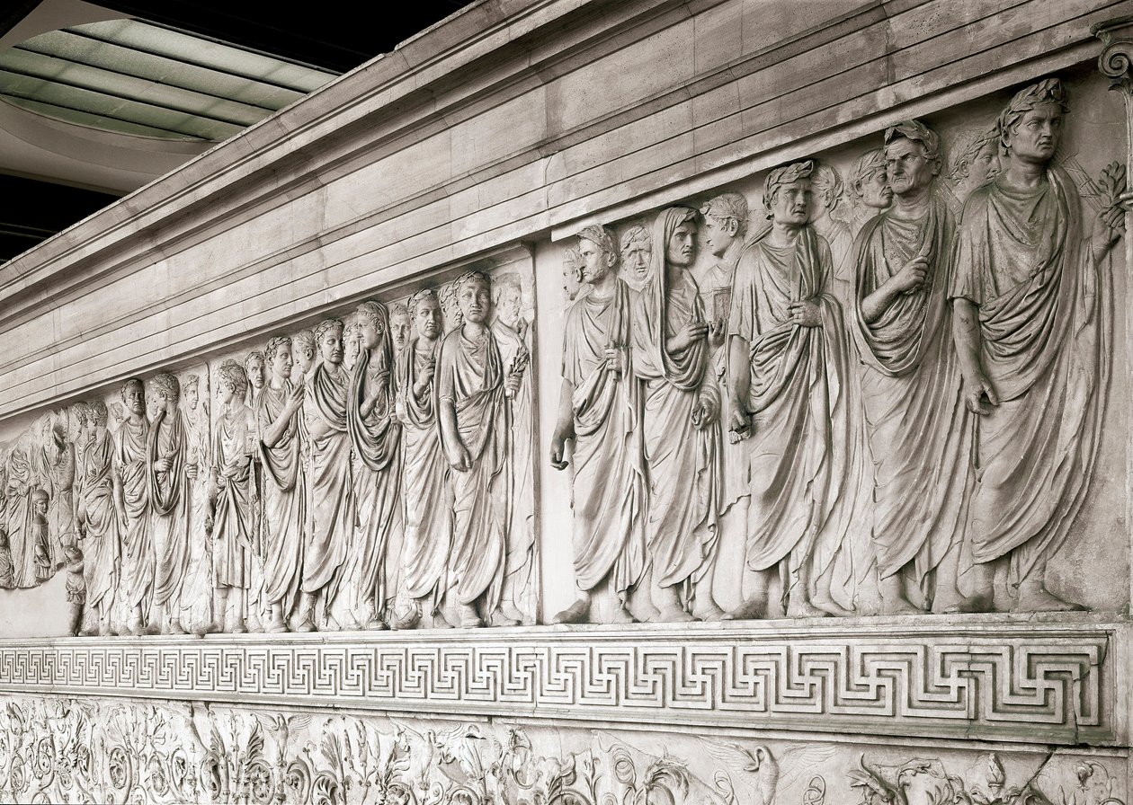 Kaiserlicher Zug von Kaiser Augustus - Relief aus Marmor des Ara Pacis Augustae, errichtet vom römischen Kaiser Augustus zwischen 13 und 9 v. Chr. auf dem Marsfeld in Rom zur Erinnerung an den Frieden nach den Kriegen des Reiches von Roman