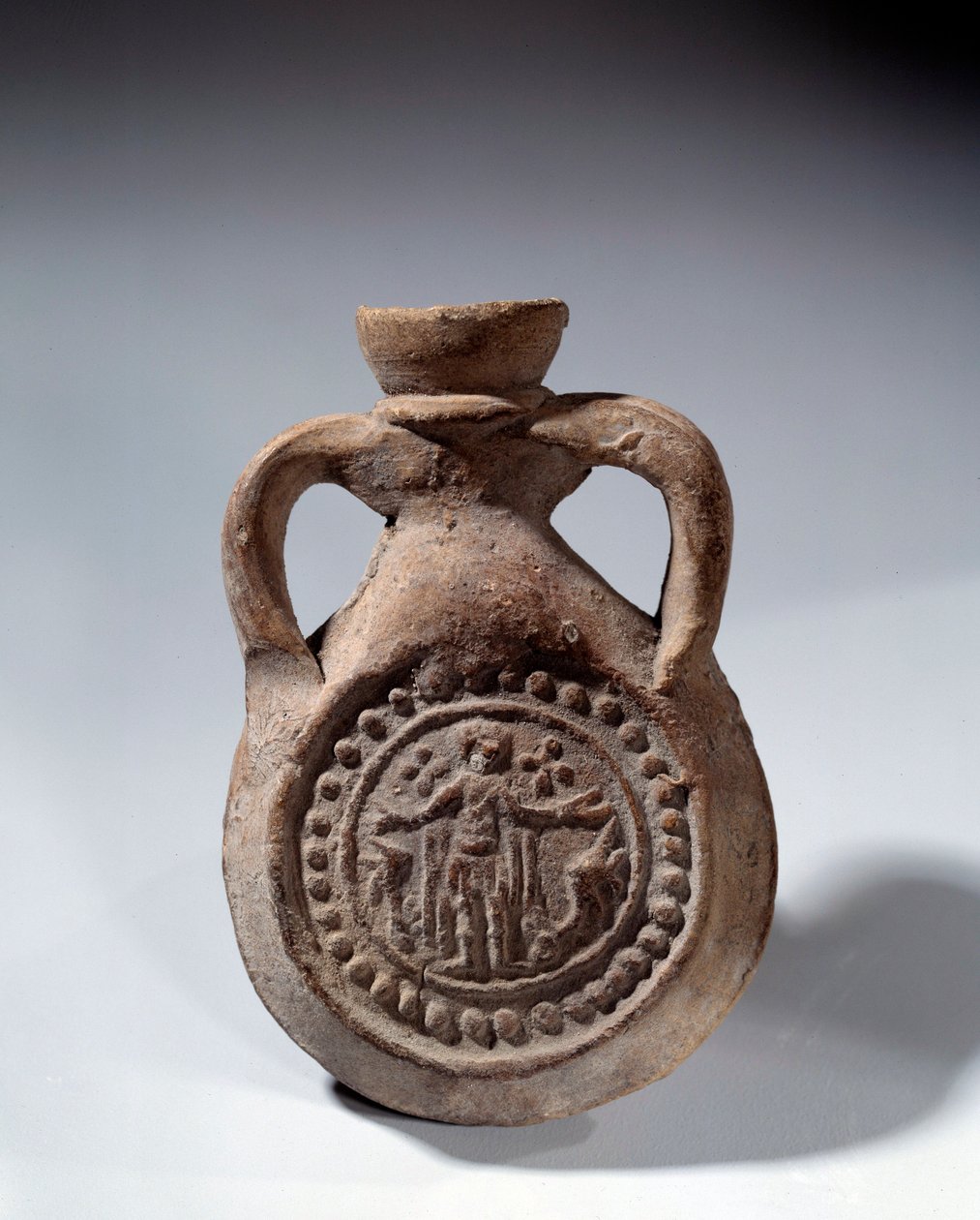 Römische Kunst: Terrakotta-Eulogie-Bulb mit Fuß, der einen Heiligen darstellt von Roman